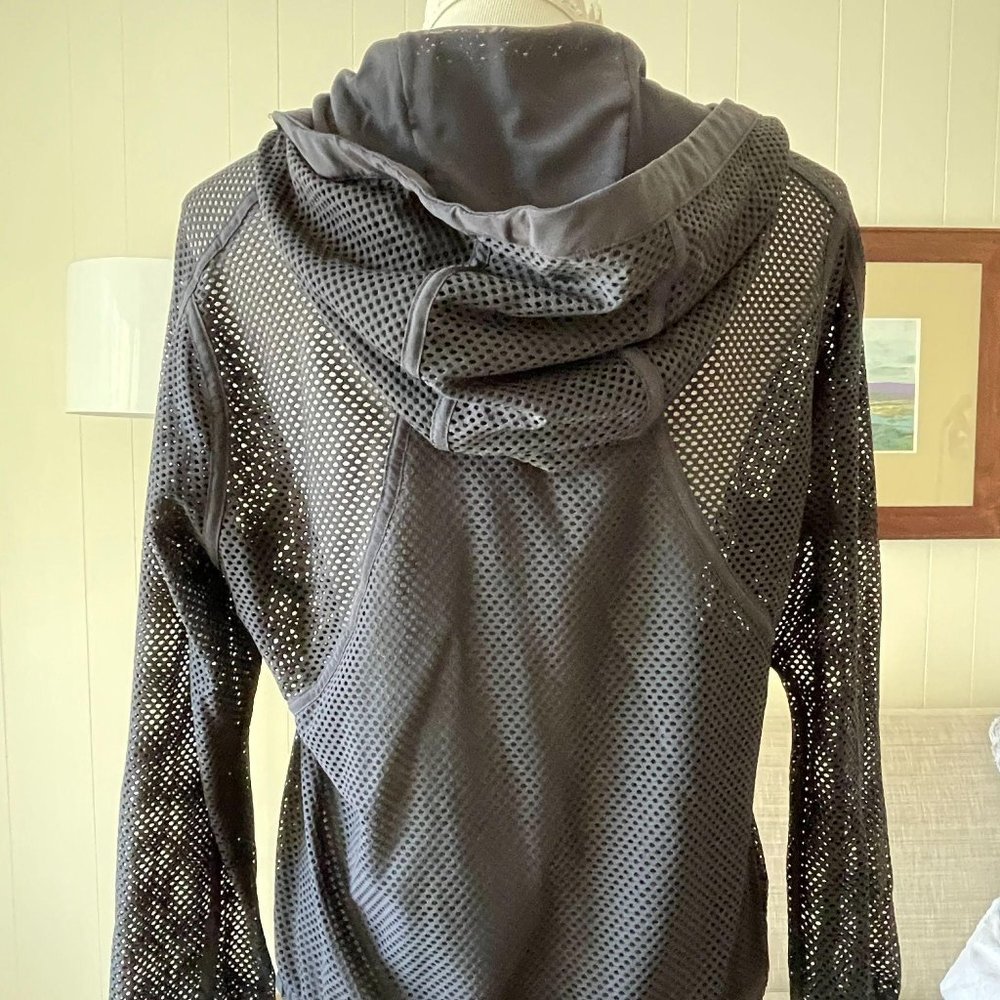 Lululemon Mesh On Mesh Jacket Size 6 - image 6
